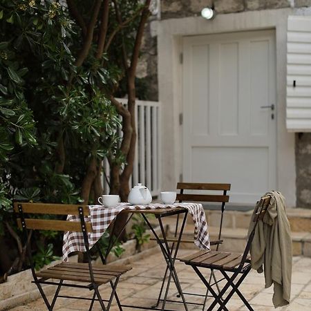 Seven Hills Duplex Eco-Cottage コトル エクステリア 写真